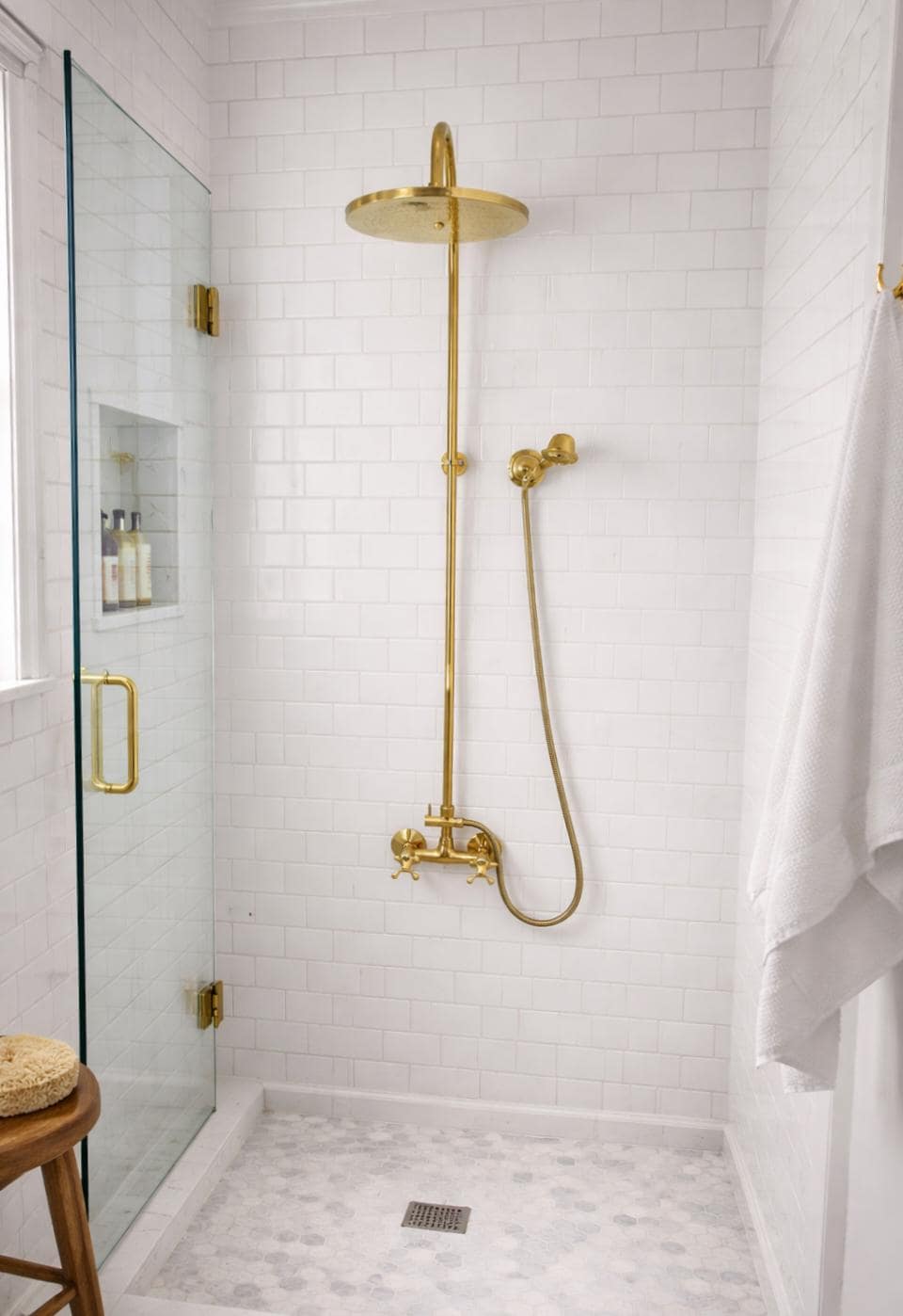Ensemble robinet Douche en laiton  non verni avec pomme de douche en cuivre.Système de douche en laiton non laqué, système de douche