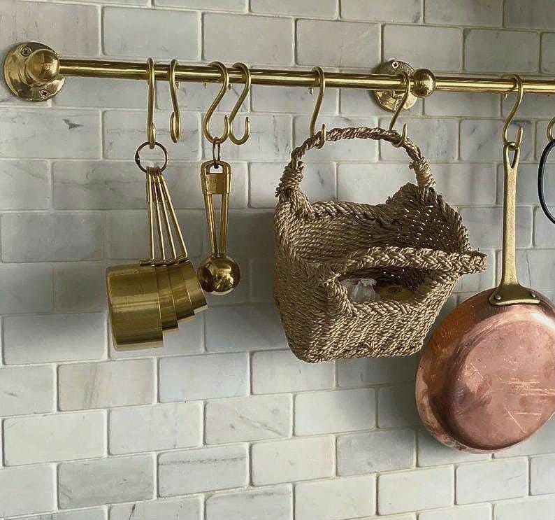 Porte ustensiles en laiton non verni avec crochets mobiles ,barre de cuisine antique en laiton, quincaillerie de cuisine en laiton