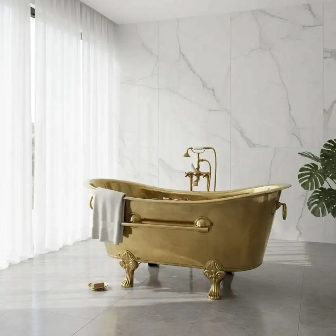 Baignoire en laiton massif martelé – Fabrication artisanale