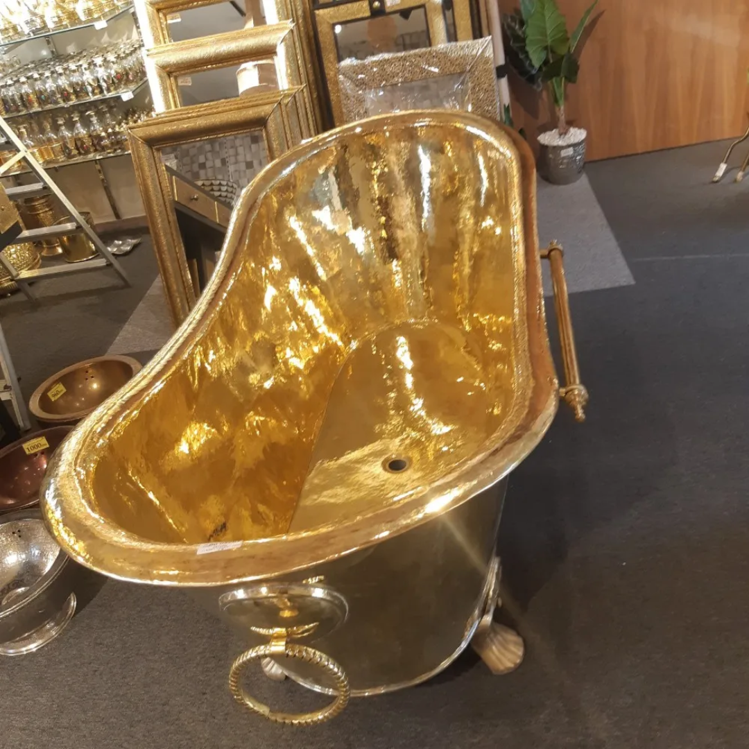 Baignoire en laiton massif martelé – Fabrication artisanale