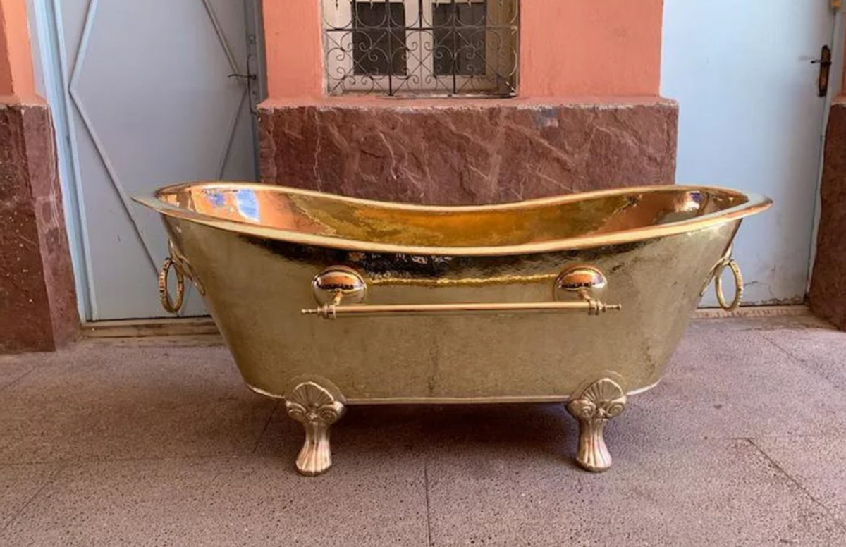 Baignoire en laiton massif martelé – Fabrication artisanale